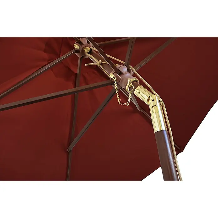 Kai Wiechmann Marktschirm Balkonschirm 240 cm Rot mit Kippmechanismus - Rot|Bordeaux|Bordeauxrot|Weinrot - Inneres eines roten Terrassenschirms: brauner Holzrahmen, zentrale Nabe und goldene Messingbeschläge mit Seil und Kette.