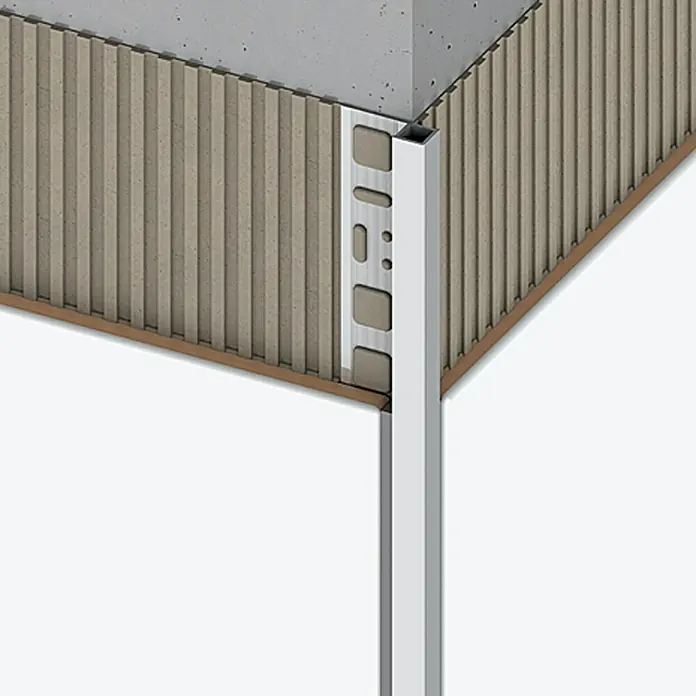 Quadroprofil - Aluminium, Silber, 2,5 m x 12,5 mm, Eloxiert - Detailaufnahme einer Fliesenschiene aus Metall, die Ecke mit Fliesen und Putz verbindet.