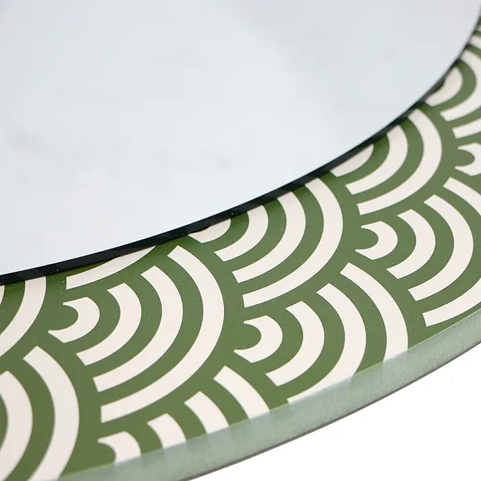 Espejo de pared Kioto - Diámetro: 80 cm, Verde/Blanco - Espejo redondo con borde verde y patrón de ondas blanco.