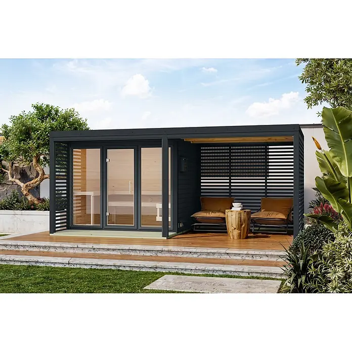 Karibu Massivholzsauna Heimdall - Elektroofen, Steuerung Ofen: Integriert, L x B x H: 537,5 x 276 x 231,5 cm - Dunkelgraue Outdoor-Sauna- und Loungestruktur auf Holzdeck, umgeben von Grün, bietet modernen Entspannungsbereich.