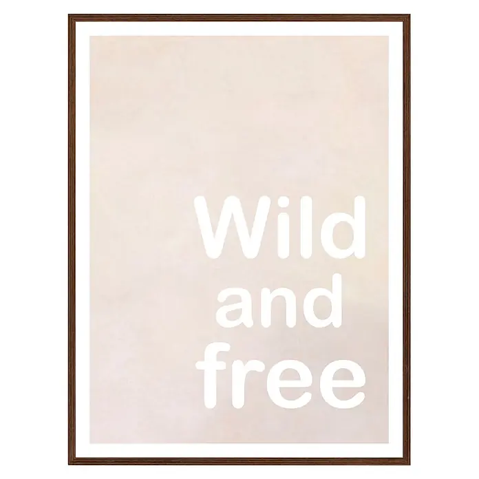 Cuadro Wild and Free - Wild and Free, An x Al: 30 x 40 cm, 1 pzs. - Marco marrón con paspartú blanco y texto "Wild and free" sobre fondo pálido.