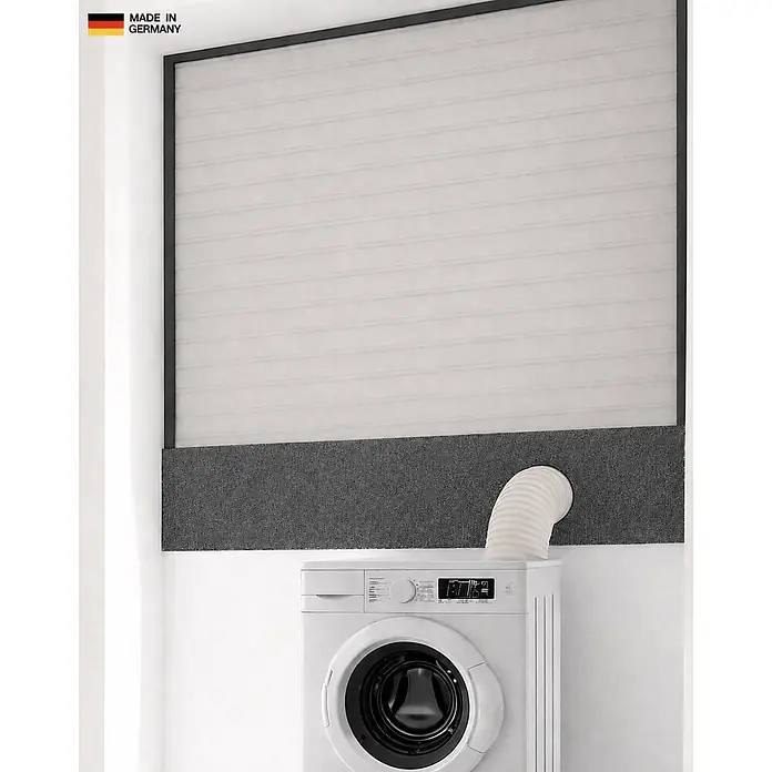 CoolFrech Fensterabdichtung Neopor für mobile Klimaanlagen und Ablufttrockner - 118 x 31 x 10 cm, Silbergrau - Graue Stoff-Fensterdichtung für Abluftschläuche, in einem Fenster über einem Trockner installiert.
