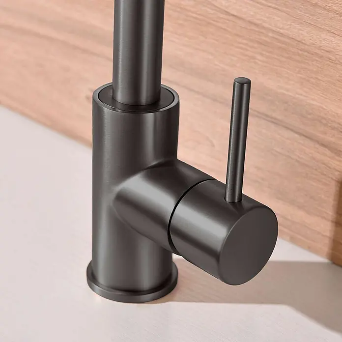 Poalgi Spültischarmatur Comfort - Gun Metal, Seidenmatt - Dunkelgraue gebürstete Einhebel-Küchenarmatur.