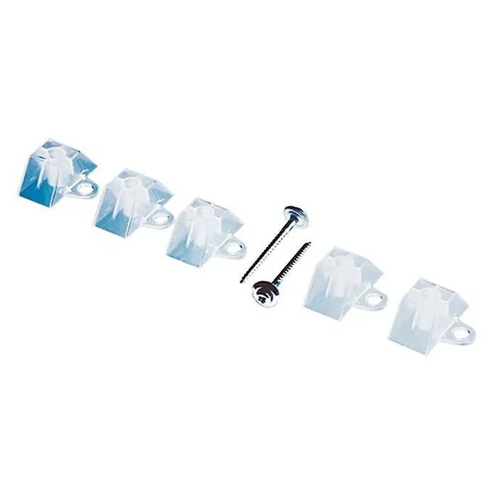 Abstandhalter-Set - 25 Stk., Trapez - Eine Nahaufnahme von durchsichtigen Kunststoffhalterungen und zwei Schrauben, die für die Montage von Fensterjalousien oder -rollos verwendet werden.