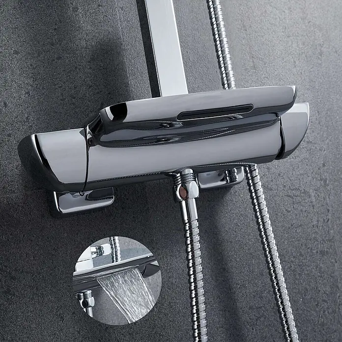 Poalgi Duschsystem Joy - Anzahl Strahlarten: 3 Stk., Verchromt - Verchromte Duscharmatur mit breitem Wasserfallauslauf und zwei flexiblen Schläuchen, Wasser fließt.