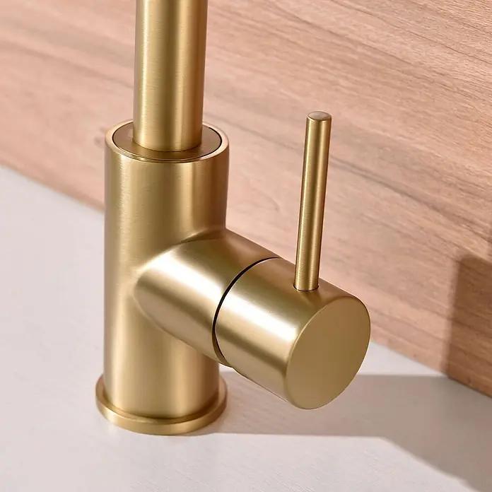 Poalgi Spültischarmatur Comfort - Goldfarben, Seidenmatt - Moderner Wasserhahn aus gebürstetem Gold mit einem einzigen Hebel.