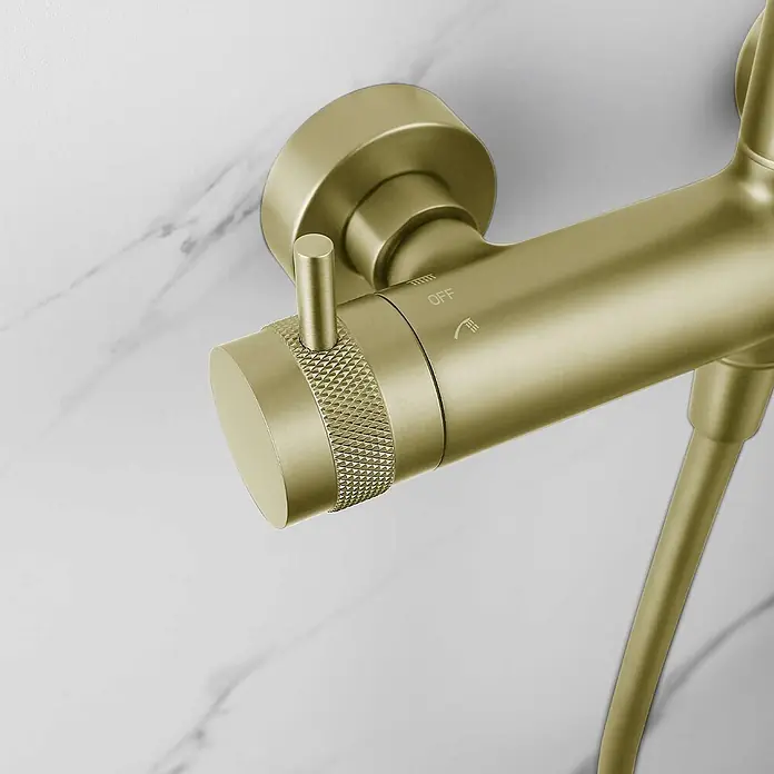 Poalgi Duschsystem Diamond - Anzahl Strahlarten: 1 Stk., Gold - Gebürsteter goldener Duschmischer mit gerändeltem Griff und Schlauchanschluss.