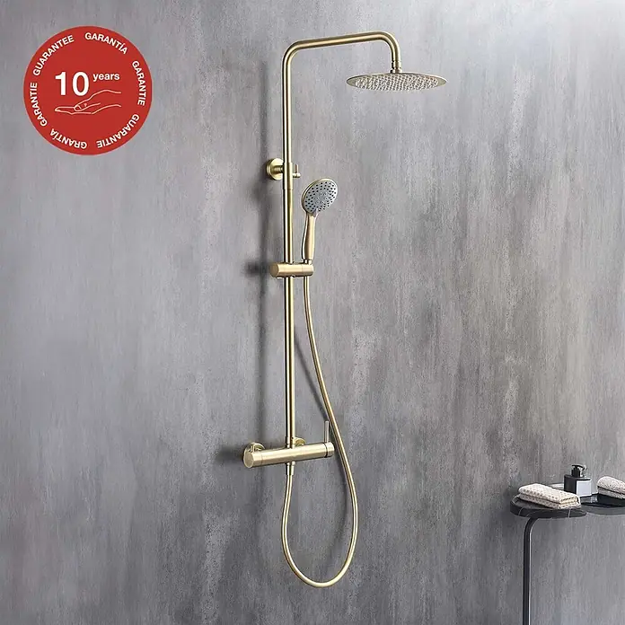 Poalgi Duschsystem Rock - Anzahl Strahlarten: 3 Stk., Gold - Ein goldfarbenes Duschsystem mit großer Kopfbrause und kleiner Handbrause.