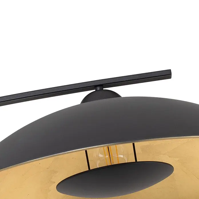 Lindby Stehleuchte Emilienne - schwarz, schwarz, E27 - Moderne schwarze Lampe mit goldener Innenseite, sichtbarer Glühbirne und schwarzem Tragarm.