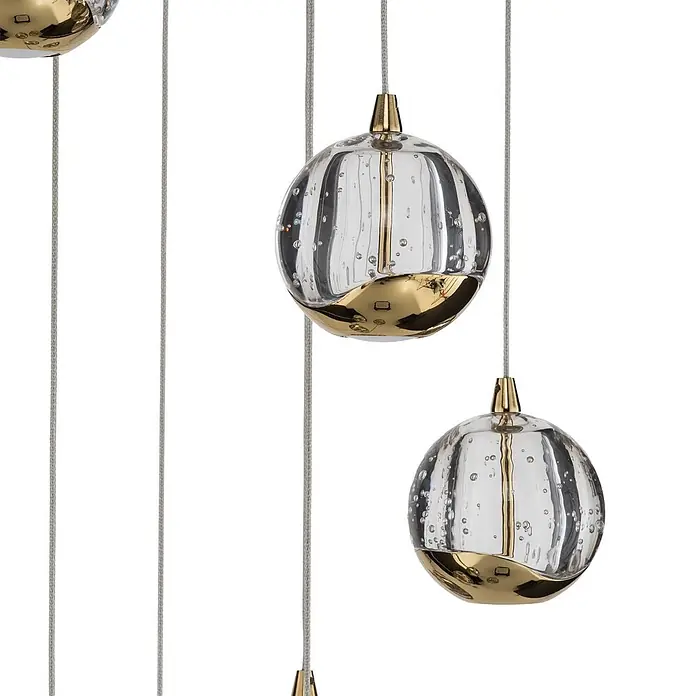 Lucande Pendelleuchte Hayley - klar / transparent, klar, gold - Hängende klare Glaspendelleuchten mit Lufteinschlüssen und goldener Metallbasis, an Kabeln aufgehängt.
