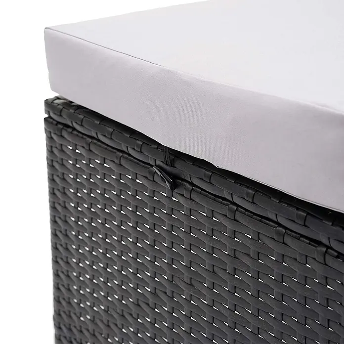 Proregal Gartenbank Poly-Rattan Kissen Hellgrau - Polyester, Schwarz - Dunkelgrauer Rattan-Effekt Outdoor-Hocker oder Aufbewahrungsbox mit hellgrauem Kissen.