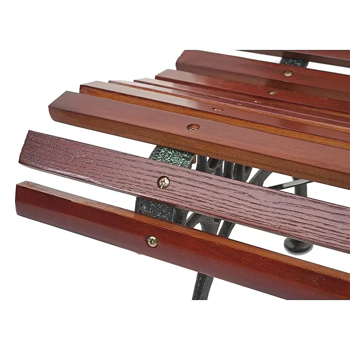 Proregal Gartenbank 2-Sitzer - Holz, Braun - Nahaufnahme einer Sitzbank mit rotbraunen Holzlatten, die sicher an einem dunklen, gesprenkelten Metallrahmen befestigt sind.