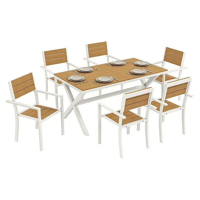 Outsunny Gartentisch-Set - Gesamtumfang: 7 -tlg., Aluminium, Kunstholz - Esstischgarnitur für den Außenbereich aus weißem Metall und Holzlamellen, mit rechteckigem Tisch und sechs Armlehnstühlen, mit Geschirr gedeckt.