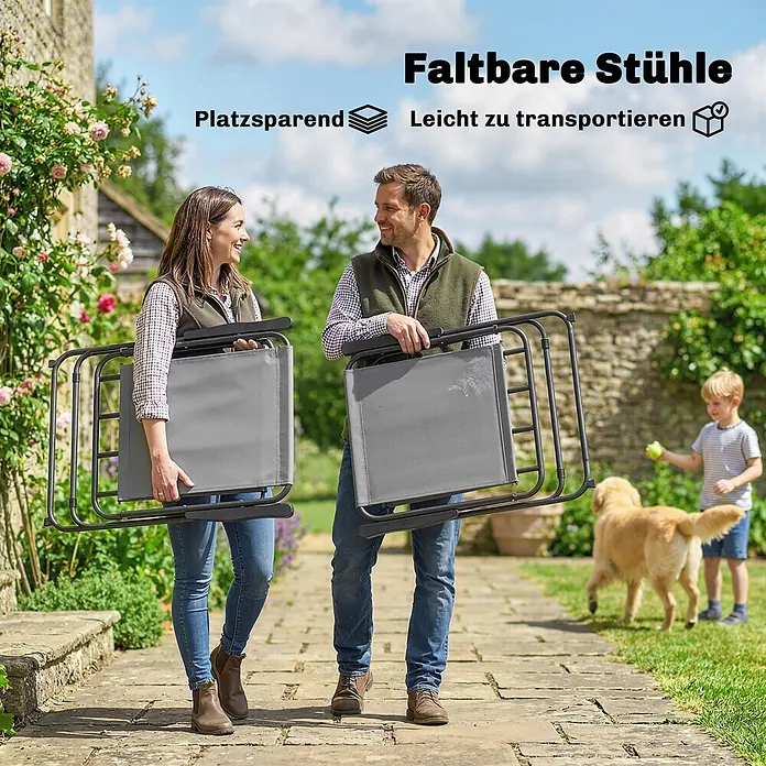 Outsunny Gartentisch-Set - Gesamtumfang: 8 -tlg., Stahl, Netzstoff, Polyester, Gehärtetes Glas, Klappbar - Zwei Personen tragen graue Klappstühle auf einem Gartenweg, was ihre Tragbarkeit und platzsparende Funktion zeigt.