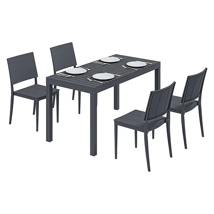 Outsunny Gartentisch-Set - Gesamtumfang: 5 -tlg., L x B x H: 141,5 x 70,5 x 74,5 cm, Metall, Kunststoff, Stapelbar - Dunkelgraues Lamellen-Gartenessgruppe mit rechteckigem Tisch und vier Stühlen, mit weißen Tellern und Besteck.