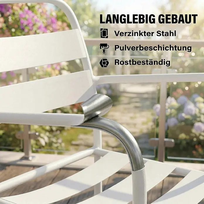 Outsunny Gartentisch-Set - Gesamtumfang: 3 -tlg., Verzinkter Stahl, Gehärtetes Glas - Weißer Gartenstuhl aus verzinktem, pulverbeschichtetem Stahl auf einem Balkon, zeigt robuste, rostbeständige Konstruktion.