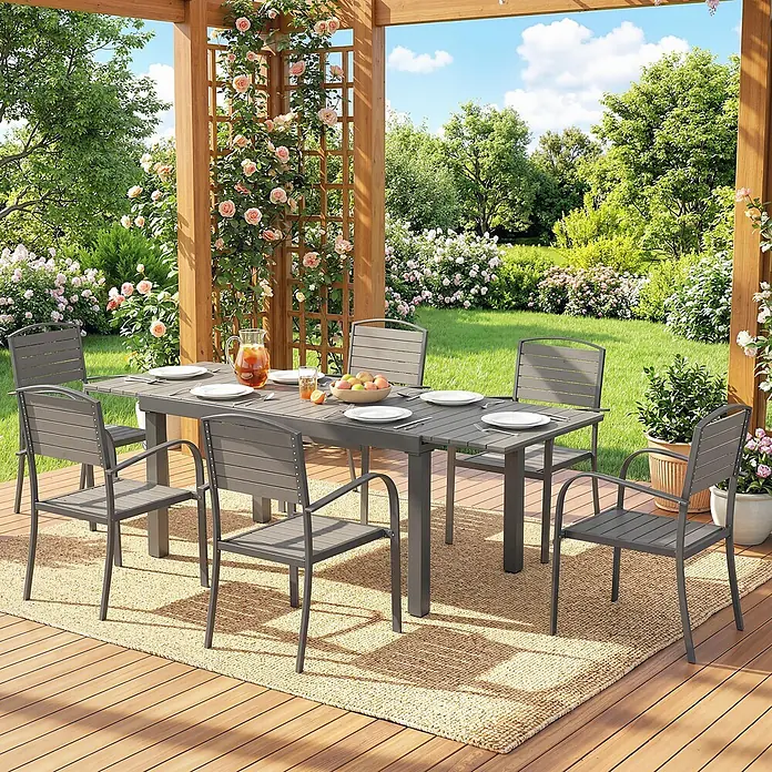 Outsunny Gartentisch-Set - Gesamtumfang: 7 -tlg., L x B x H: 225 x 85 x 75 cm, Aluminium, WPC, Stapelbar - Graues Lamellen-Gartenmöbelset mit ausziehbarem Tisch und sechs Stühlen, auf einer Terrasse für eine Mahlzeit arrangiert.