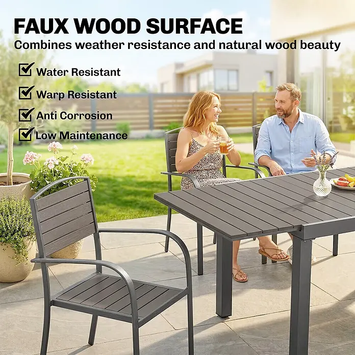 Outsunny Gartentisch-Set - Gesamtumfang: 7 -tlg., L x B x H: 225 x 85 x 75 cm, Aluminium, WPC, Stapelbar - Gartentisch und Stühle mit robuster Holzimitat-Oberfläche und dunkelgrauen Gestellen, ideal für den Außenbereich.
