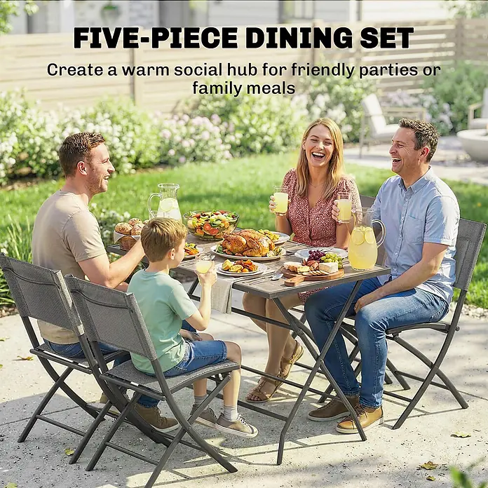 Outsunny Gartentisch-Set - Gesamtumfang: 5 -tlg., Stahl, Netzstoff, Kunststoff, Klappbar - Fünfteiliges Outdoor-Essset: Metalltisch und vier graue Netzstühle, von einer Familie draußen genutzt.