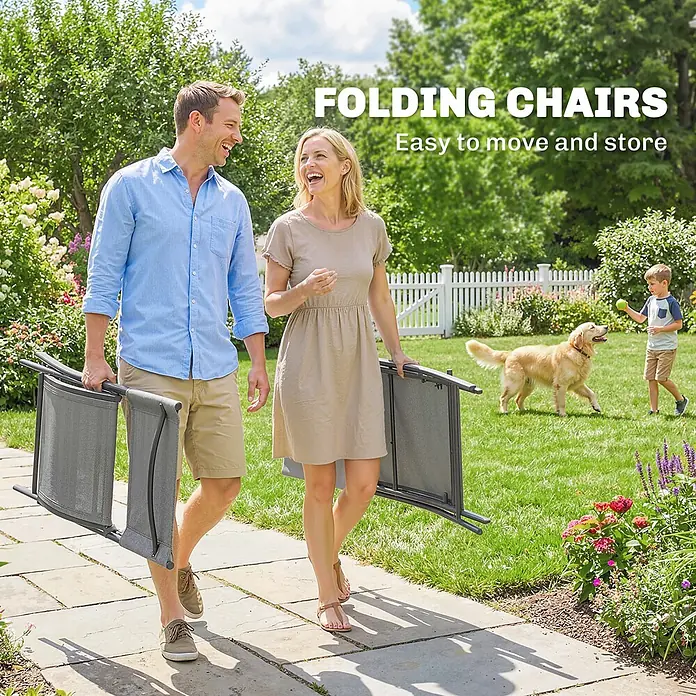 Outsunny Gartentisch-Set - Gesamtumfang: 5 -tlg., Stahl, Netzstoff, Kunststoff, Klappbar - Ein Paar trägt zwei graue Klappstühle aus Netzgewebe und Metall durch einen Garten, was ihre einfache Transportierbarkeit und Lagerung hervorhebt.