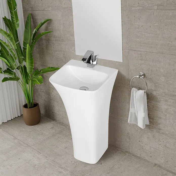 Sanicomfort Opia Waschtisch - 41 x 38 cm, Ohne Spezialglasur, Hahnloch: Mitte, Ohne Überlauf, Weiß, Hahnloch vorgestochen - für Wand- oder Standarmaturen geeignet - Weißes Standsäulenwaschbecken mit Chromarmatur in einem modernen Badezimmer.