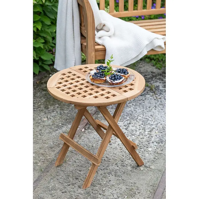 Bene Living Garten-Beistelltisch - L x B x H: 50 x 50 x 51 cm, Teakholz, Klappbar, Rund, Natur - Klappbarer Beistelltisch aus Naturholz mit Lamellenplatte, draußen mit Snacks.