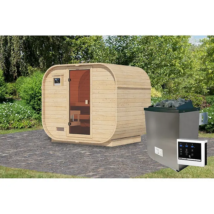 Karibu Saunahaus Quadro 1 Plus - 9 KW Ofen mit externer Steuerung, Natur, L x B x H: 385 x 225 x 205 cm - Hellholz-Fasssauna für den Außenbereich mit dunkler Glastür und grauem Saunaofen mit weißem Bedienfeld im Garten.
