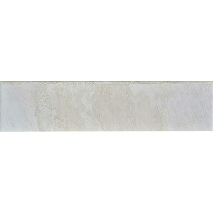 Sockelfliese Royal White - 8 x 32,6 cm, Weiß, Matt - Nahaufnahme einer einzelnen, rechteckigen, cremefarbenen Fliese mit subtiler Textur und leichter Marmorierung für Boden- oder Wandbeläge.