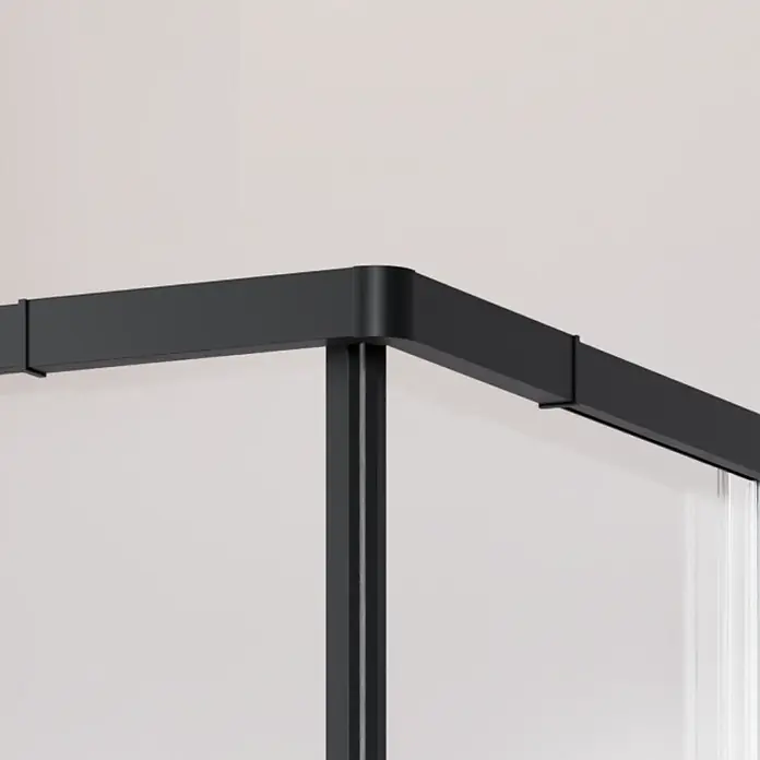 Camargue Eckdusche Camargue - Stärke: 4 mm, Höhe: 190 cm - Schwarzes Metalleckprofil einer Duschkabine mit Glaspaneelen.