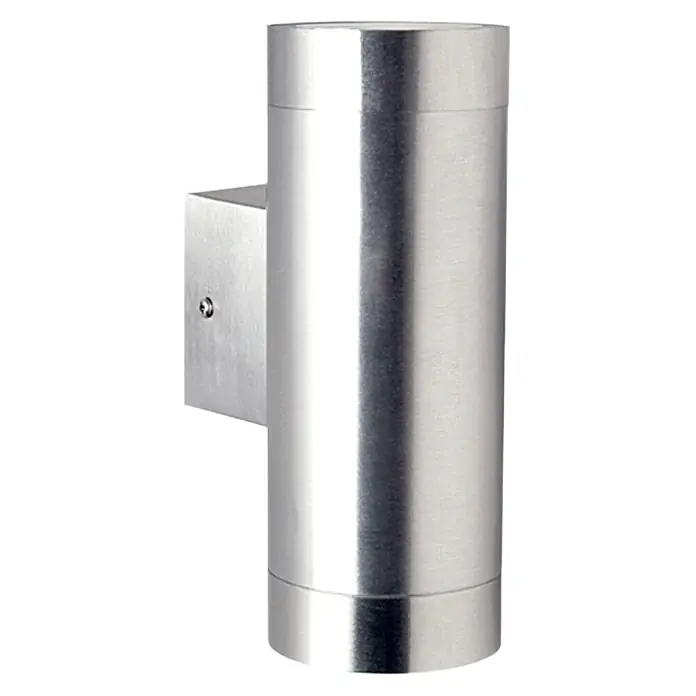 Starlux Außenwandleuchte Laxa - 35 W, Edelstahl, IP54, Anzahl Leuchtmittel: 2 Stk. - Eine moderne, silberfarbene Wandleuchte. Das Licht ist zylinderförmig und an einer quadratischen Halterung befestigt.
