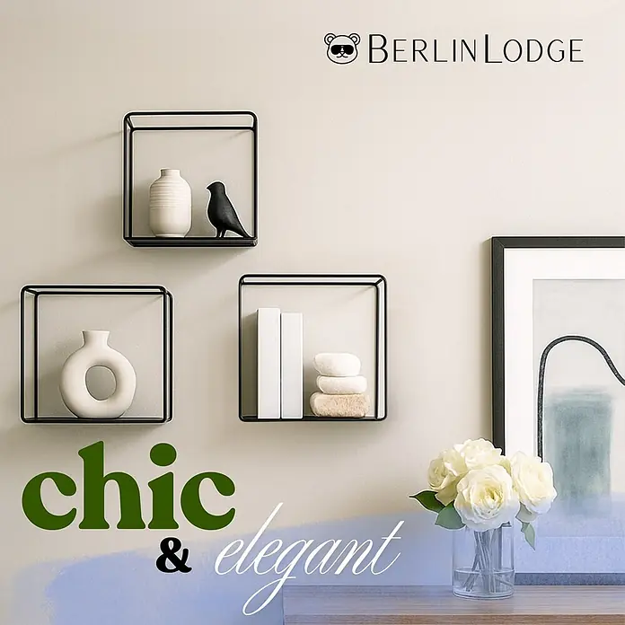 Berlinlodge Metallregal Wandregal 3er Set - H x B x T: 32 x 22 x 12 cm, Traglast pro Boden: 15 kg, Anzahl Böden: 3 Stk., Einhängen, Schwarz - Drei schwarze quadratische Wandregale aus Metall, die verschiedene Dekoartikel in einem schicken Wohnraum präsentieren.