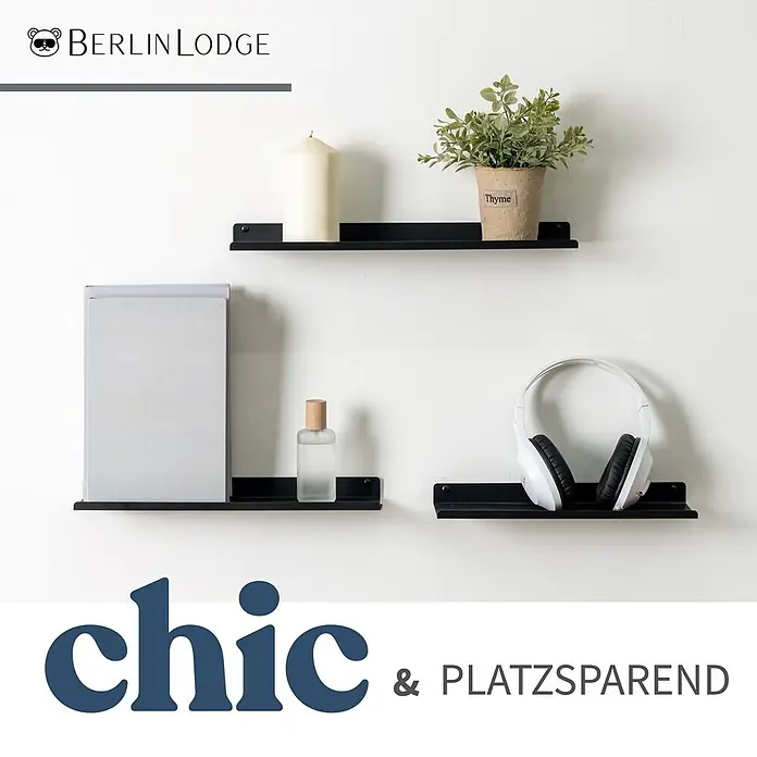 Berlinlodge Metallregal Wandregal 3er Set - H x B x T: 2,5 x 30 x 10 cm, Anzahl Böden: 3 Stk., Einhängen, Schwarz - Drei schwarze Metall-Wandregale mit Kerze, Pflanze, Büchern, Flasche und Kopfhörern, die Stauraum schaffen.