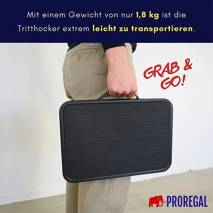 Proregal Klapptritt Tritthocker klappbar - Anzahl Tritte: 1 Stk., Belastbarkeit: 150 kg, Stahl - Eine Person trägt einen schwarzen, klappbaren Tritthocker mit Griff. Mit nur 1,8 kg ist er extrem leicht zu transportieren.