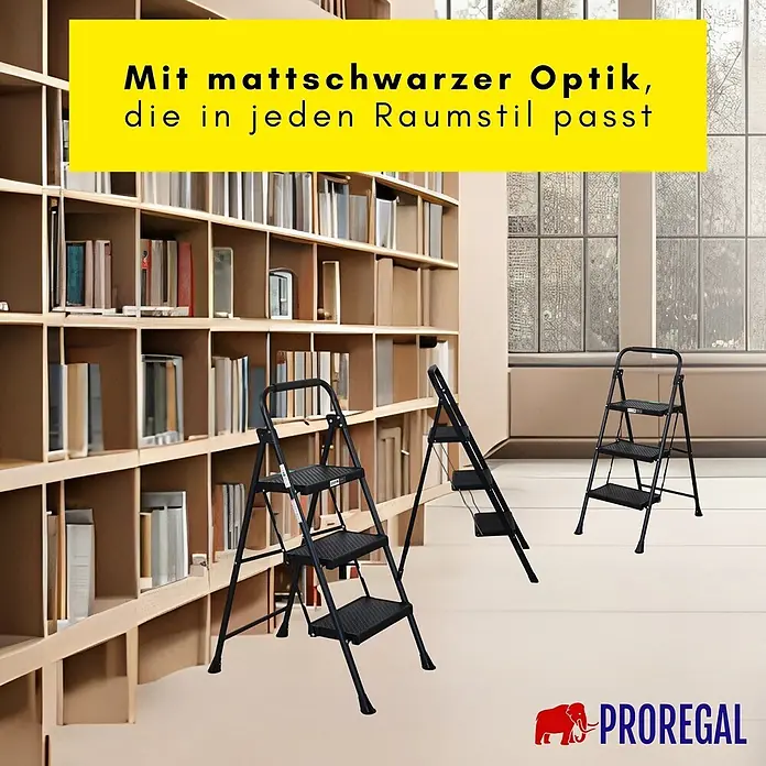Proregal Klapptritt Profi-Trittleiter klappbar - Anzahl Tritte: 3 Stk., Belastbarkeit: 150 kg, Stahl - Drei mattschwarze Klapptrittleitern in einem Raum mit Bücherregalen. Ihr Design passt zu jedem Einrichtungsstil.