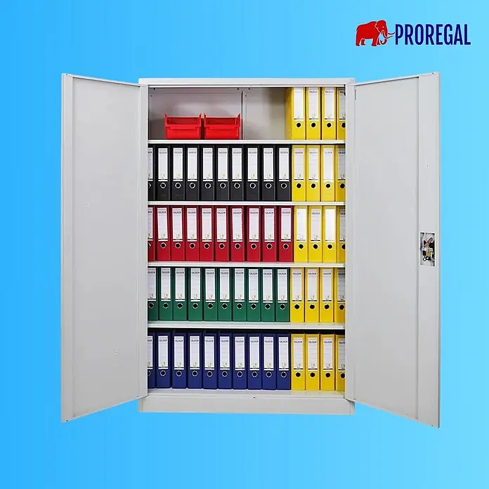 Proregal Aktenschrank Mega Deal 5x ELEPHANT komplett montiert - Lichtgrau - Offener grauer Metall-Aktenschrank mit bunten Ringordnern und roten Ablagebehältern in den Regalen.