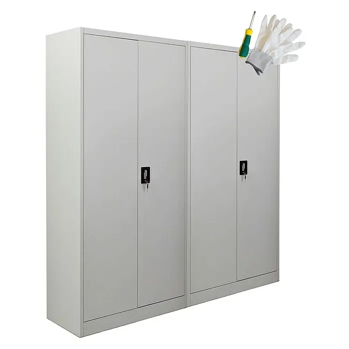 Proregal Aktenschrank Mega Deal 2x ELEPHANT mit 2 Türen, abschließbar - Lichtgrau - Zwei hellgraue Metallschränke mit Schlössern und Schlüsseln. Ein Schraubendreher und Handschuhe liegen obenauf.