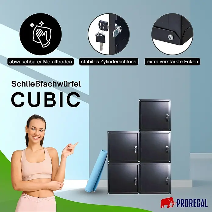 Proregal Schließfachschrank Mega Deal 5x Cubic XL - Schwarz, Zerlegt - Schwarze CUBIC Schließfachwürfel, stapelbar, mit Zylinderschlössern, verstärkten Ecken, abwaschbarem Metallboden. Eine Frau zeigt darauf.