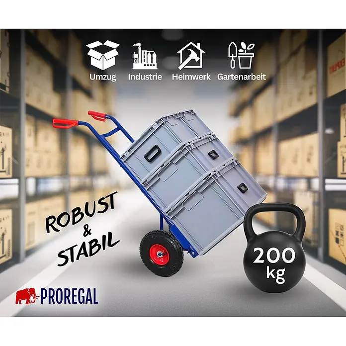 Proregal Sackkarre ODIN mit klappbarer Schaufel & Luftbereifung - Stahl, Traglast: 200 kg - Blaue Sackkarre mit roten Griffen, die graue Lagerboxen in einem Lagerhaus transportiert, daneben eine 200 kg Hantel, die Robustheit betont.