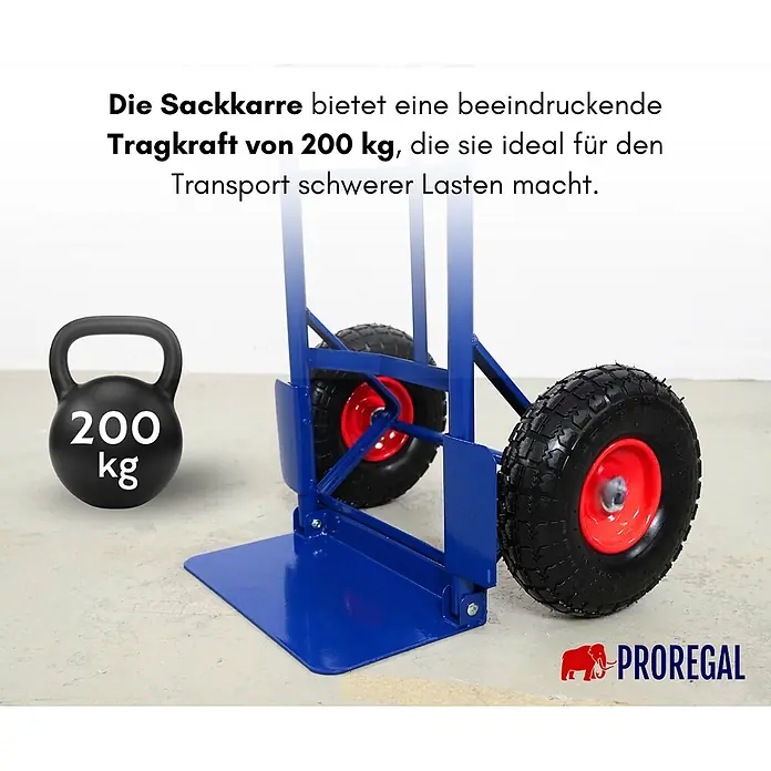 Proregal Sackkarre ODIN mit klappbarer Schaufel & PU-Bereifung - Stahl, Traglast: 200 kg - Blaue Sackkarre mit roten Rädern, daneben eine 200-kg-Kugelhantel, die ihre hohe Tragkraft veranschaulicht.