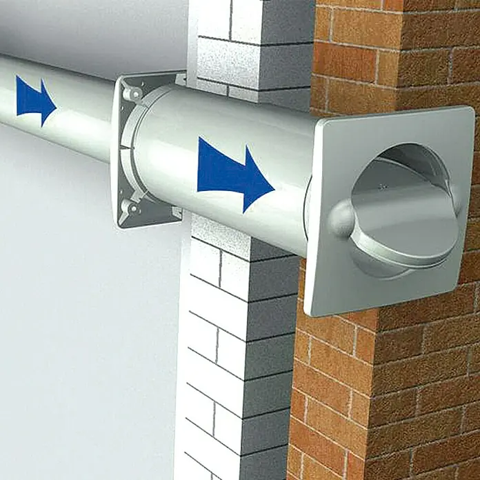 Air-Circle Aeroboy Energiespar-Mauerkasten - Durchmesser: 150 mm, Max. Luftleistung: 600 m³/h, Weiß - Lüftungsrohr mit Pfeilen und Klappe zur Wandmontage. Das Rohr leitet die Luft durch die Wand hindurch.