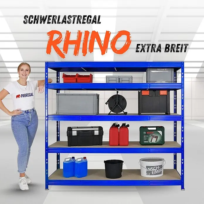 Proregal Schwerlastregal Profi RHINO - Traglast pro Boden: 500 kg, Anzahl Böden: 5 Stk., Stecken, Blau - Blaues Schwerlastregal mit mehreren Ablagen für verschiedene Gegenstände, eine Person steht zur Größenanzeige daneben.