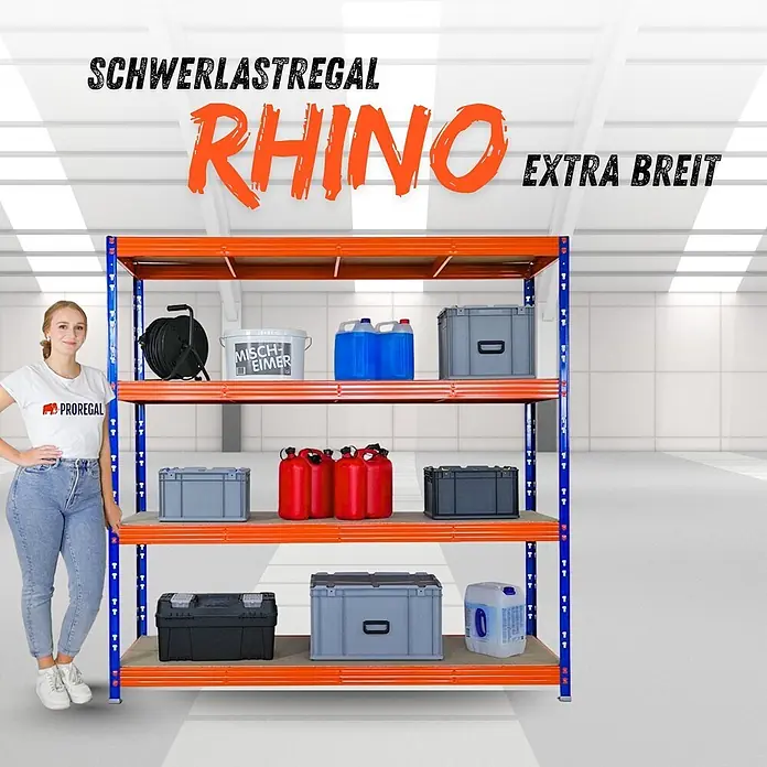 Proregal Schwerlastregal Profi RHINO - H x B x T: 200 x 200 x 60 cm, Traglast pro Boden: 500 kg, Anzahl Böden: 4 Stk., Stecken, Schwarz - Schwerlastregal Rhino extra breit in Orange und Blau, gefüllt mit Gegenständen, eine Frau daneben zur Skalierung.