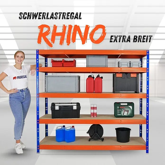 Proregal Schwerlastregal Profi RHINO - H x B x T: 180 x 200 x 60 cm, Traglast pro Boden: 500 kg, Anzahl Böden: 5 Stk., Stecken, Blau - Ein extrabreites Schwerlastregal in Orange und Blau mit verschiedenen Gegenständen, eine Frau daneben zur Größenveranschaulichung.