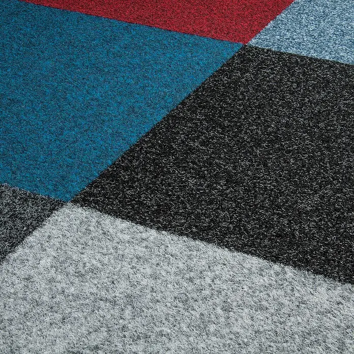 Bricoflor Teppichfliese - Breite: 50 cm, Nadelfilz, Polypropylen, rot - Strukturierter Teppich mit geometrischen Farbblöcken in Rot, Blau, Schwarz und Grautönen.