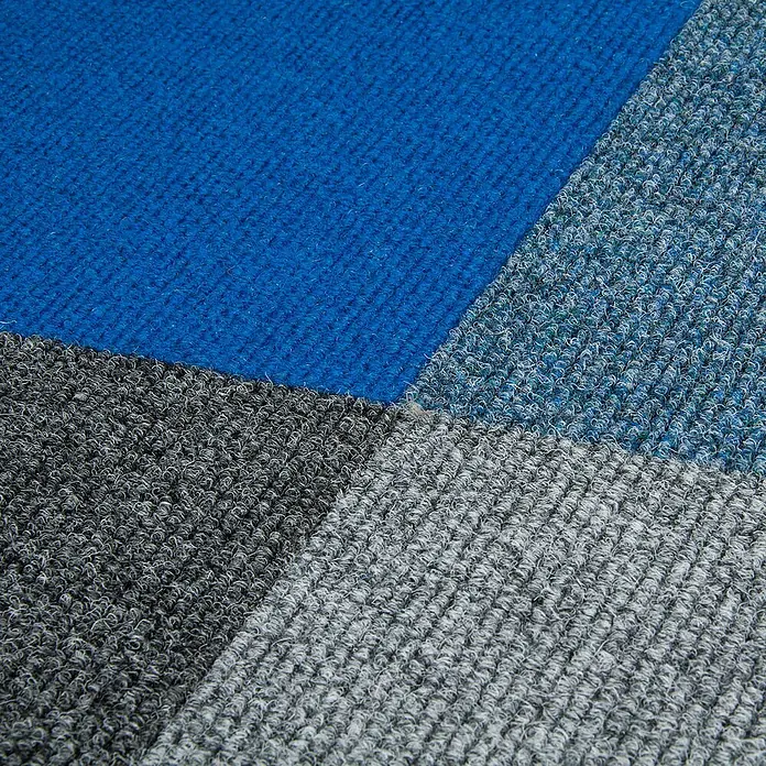 Nadelvlies Teppich Fliesen grau Selbstliegende Teppichfliesen in 50x50 cm aus Nadelfilz Schatex Teppichbodenfliesen dunkelgrau ideal für Büro -  - Nahaufnahme eines mehrfarbigen Teppichs in Blau, Mischblau, Dunkelgrau und Hellgrau.