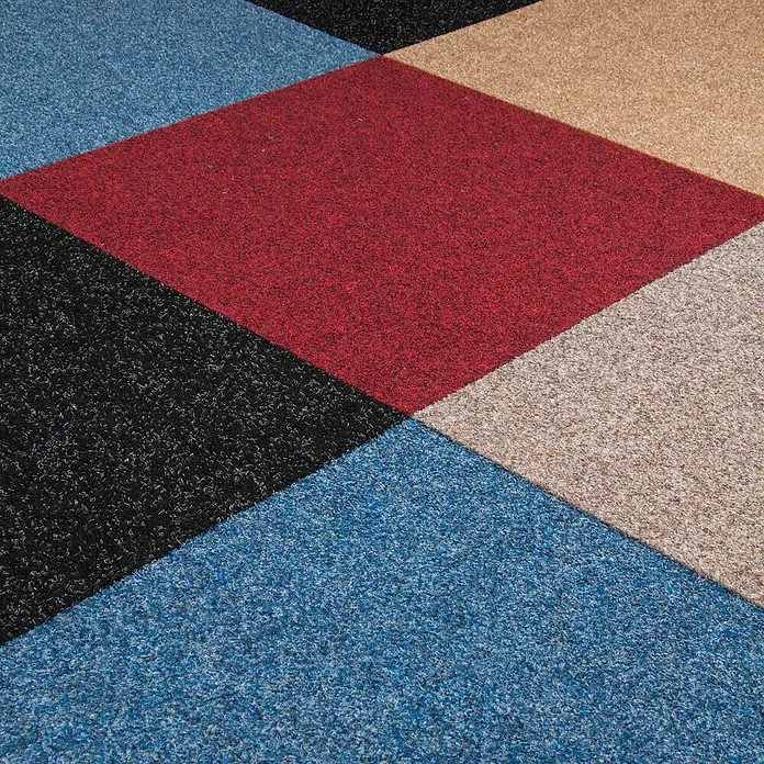 Bricoflor Teppichfliese - Breite: 50 cm, Nadelfilz, Polypropylen, beige - Farbige, strukturierte Fußmatte mit geometrischem Muster in Rot, Schwarz, Blau und Beige.