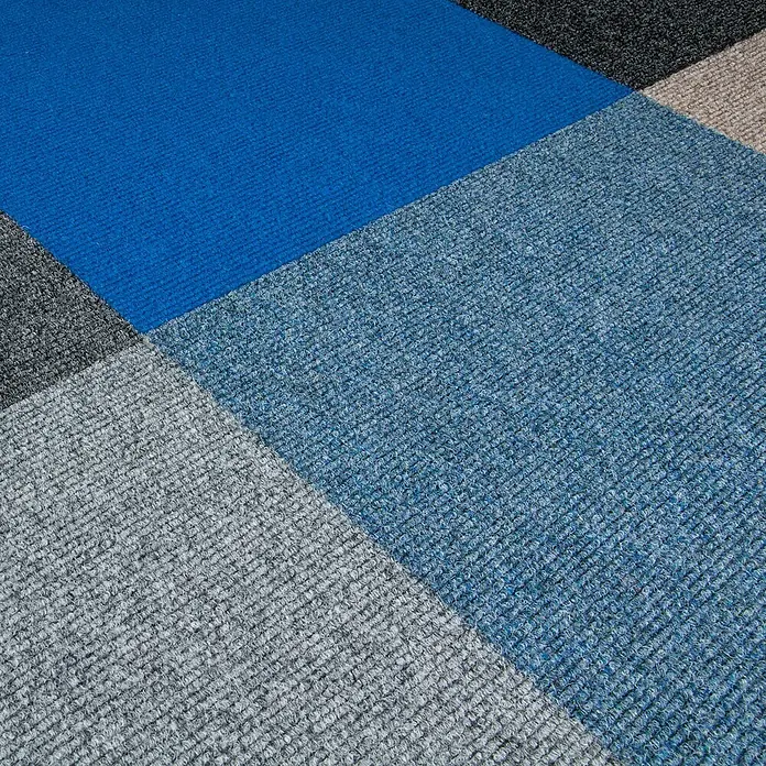 Bricoflor Teppichfliese -  - Strukturierte Teppichfliesen in einem geometrischen Muster aus Blau, Grau und Beige, als strapazierfähiger Bodenbelag.