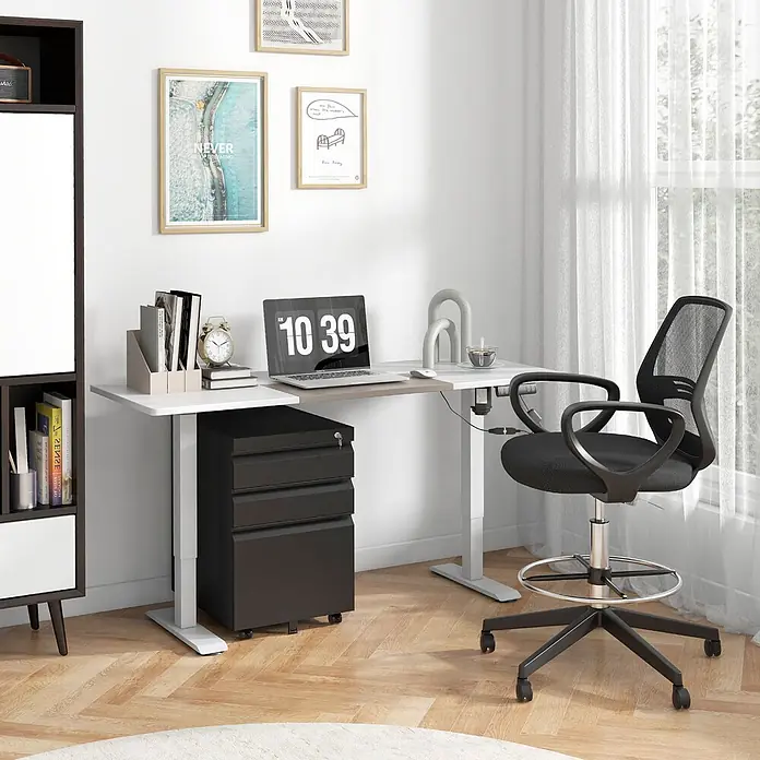 Vinsetto Rollcontainer Rollcontainer - Schwarz, Anzahl Schubladen: 3 Stk. - Ein L-förmiger weiß-brauner höhenverstellbarer Schreibtisch mit schwarzem Rollcontainer und schwarzem Netz-Bürostuhl im modernen Home Office.