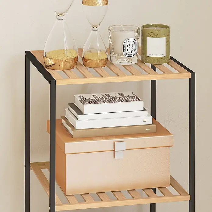 Homcom Holzregal - H x B x T: 110 x 33 x 33 cm, Traglast pro Boden: 2,5 kg, Anzahl Böden: 8 Stk., Schrauben, Naturholz - Regal aus Holzlamellen und schwarzem Metallrahmen, präsentiert Dekoartikel und Bücher.