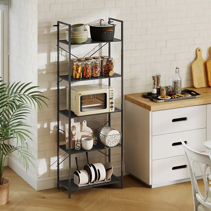 Homcom Holzregal - H x B x T: 170,5 x 30 x 30 cm, Traglast pro Boden: 10 kg, Anzahl Böden: 5 Stk., Schrauben, Schwarz - Ein 6-stöckiges dunkelgraues Metall-Küchenregal mit Schalen, Gläsern, Mikrowelle und Töpfen in einer Küche.